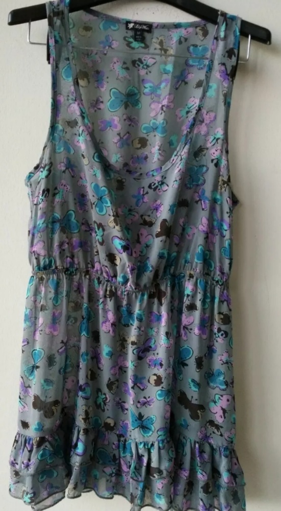 🍁🍁Lily White Sleeveless Butterfly''s Ruffle Top